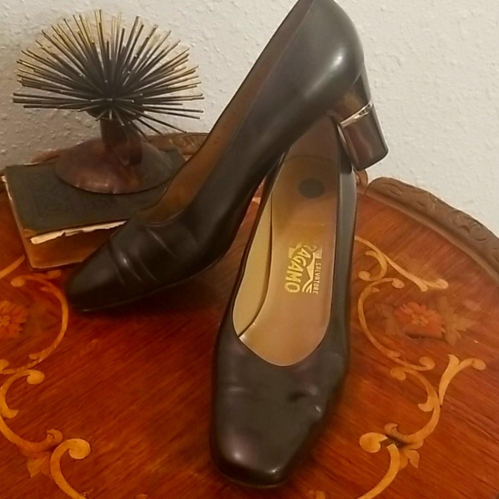Salvatore Ferragamo heels size 9